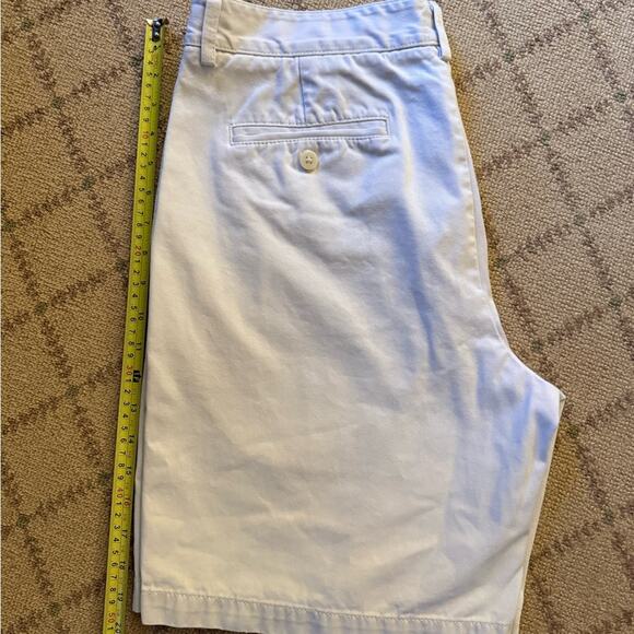 Vineyard Vines Club Short in Stone 34 - Picture 5 of 9